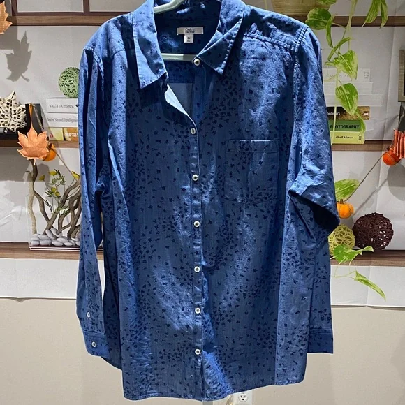 Croft & Barrow Women's Blue Patterned Button Down Shirt. XXL. Ptp is 27. - Picture 1 of 4